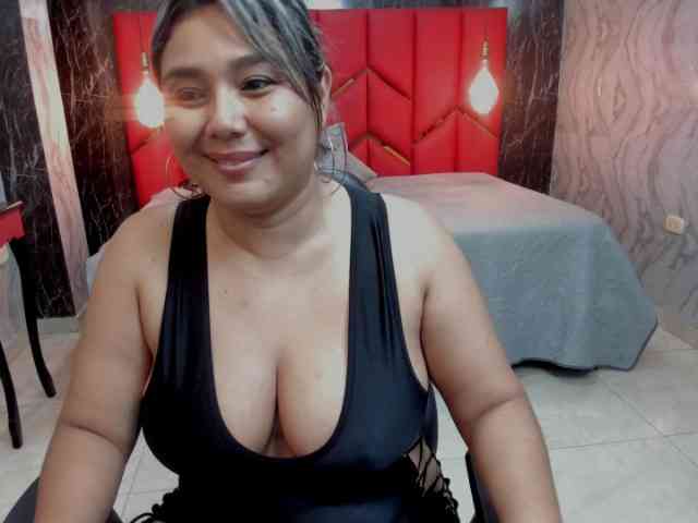 LatinaHoleQueen-1 webcam