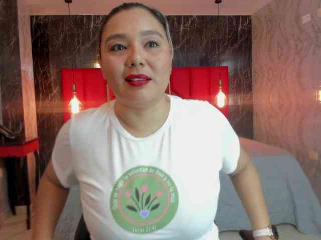 LatinaHoleQueen-1 webcam
