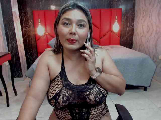 LatinaHoleQueen-1 webcam