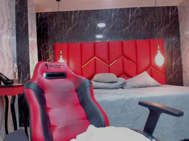 LatinaHoleQueen-1 webcam