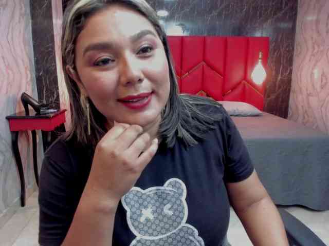 LatinaHoleQueen-1 webcam