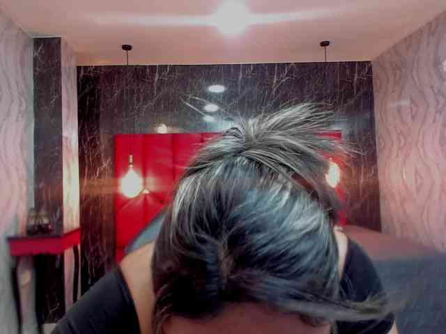 LatinaHoleQueen-1