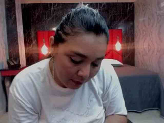 LatinaHoleQueen-1 webcam