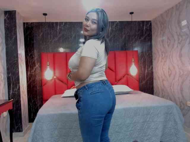 LatinaHoleQueen-1 LatinaHoleQueen-1