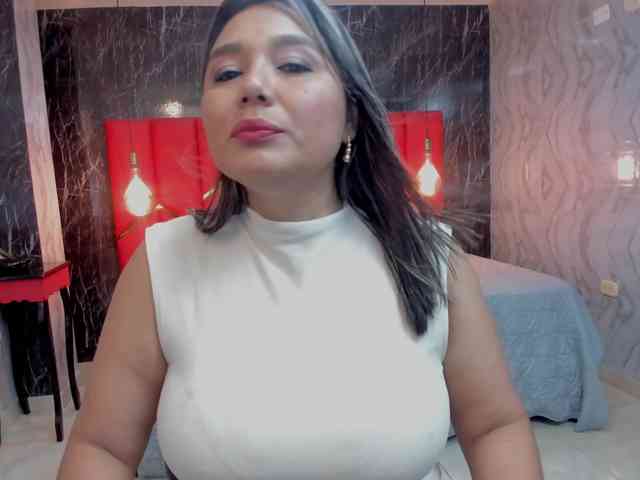 LatinaHoleQueen-1 webcam