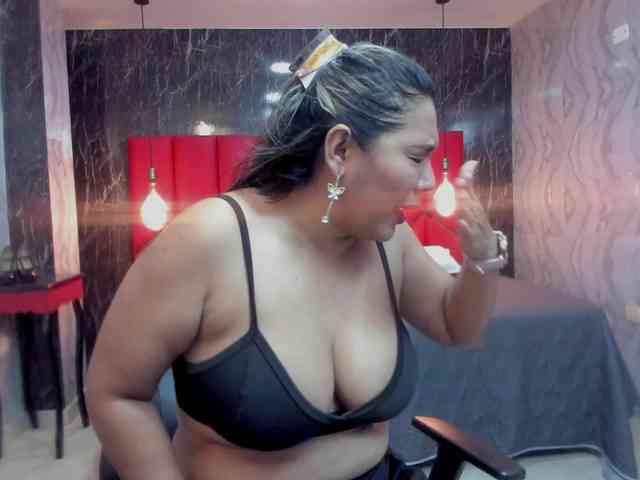 LatinaHoleQueen-1 webcam