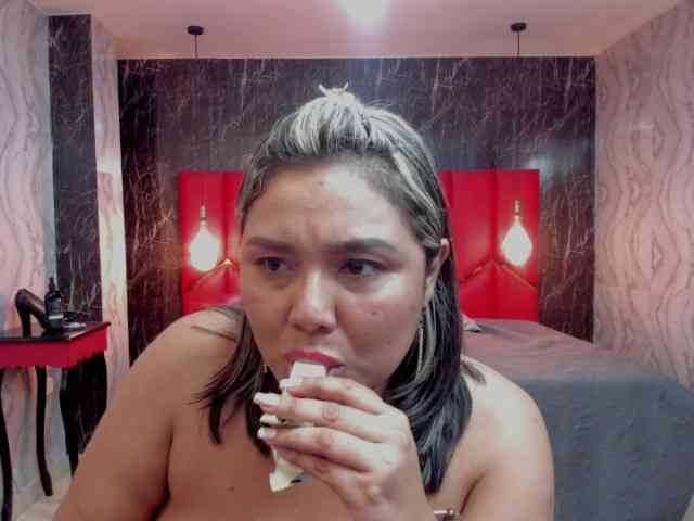 LatinaHoleQueen-1 webcam