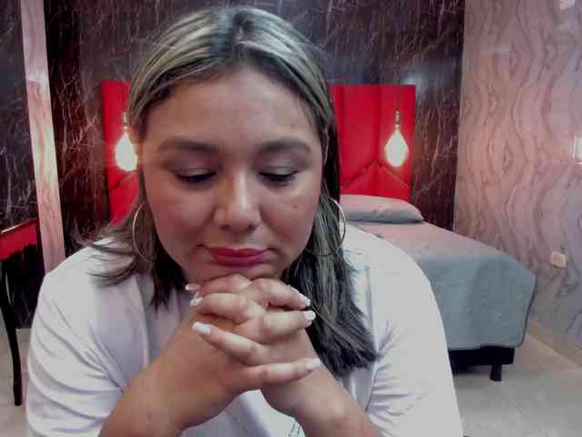 LatinaHoleQueen-1