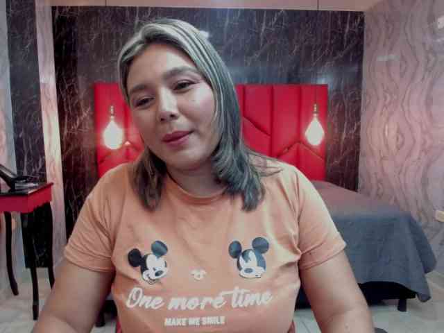 LatinaHoleQueen-1 webcam