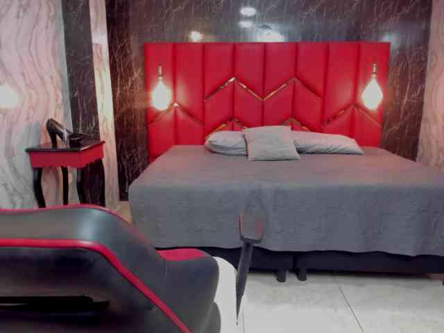LatinaHoleQueen-1 webcam