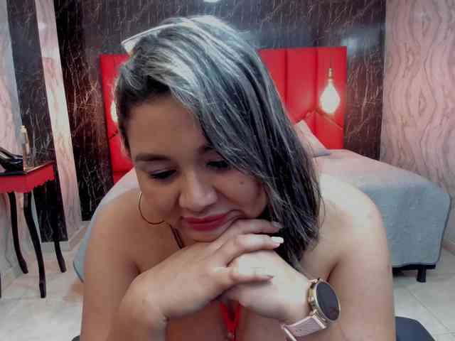 LatinaHoleQueen-1 webcam