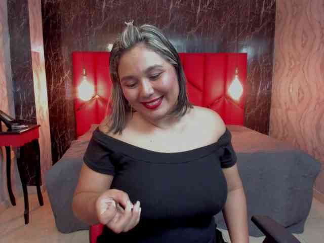LatinaHoleQueen-1 LatinaHoleQueen-1