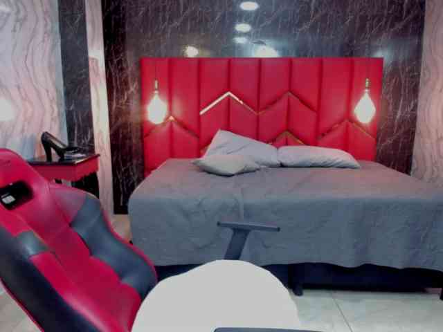 LatinaHoleQueen-1 webcam