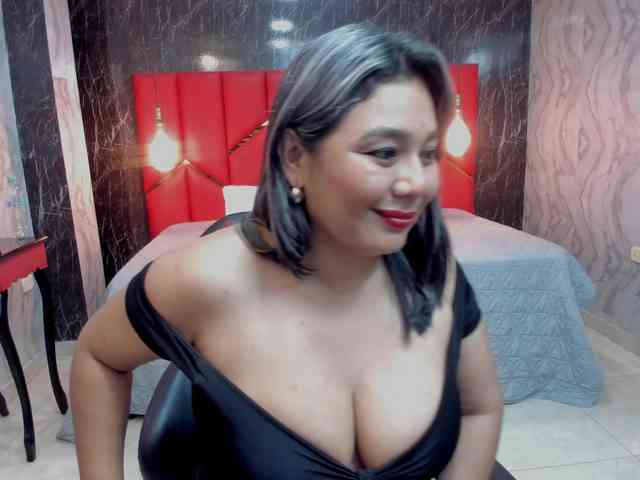 LatinaHoleQueen-1 webcam