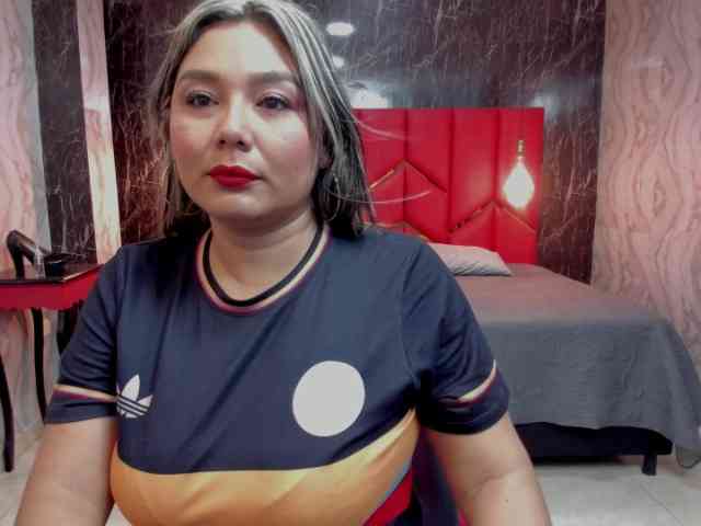 LatinaHoleQueen-1 webcam