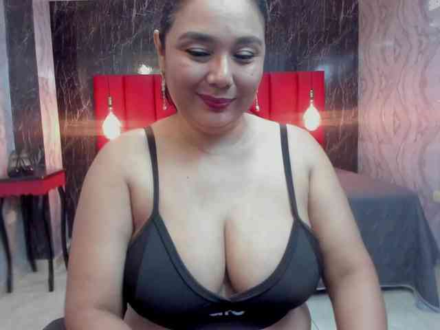 LatinaHoleQueen-1 webcam