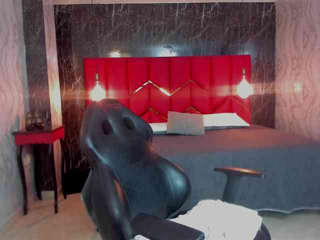 LatinaHoleQueen-1 webcam