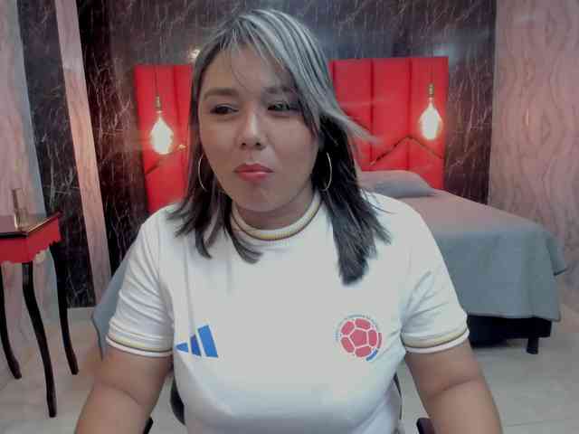 LatinaHoleQueen-1 webcam