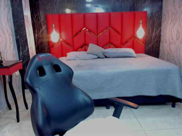 LatinaHoleQueen-1 webcam