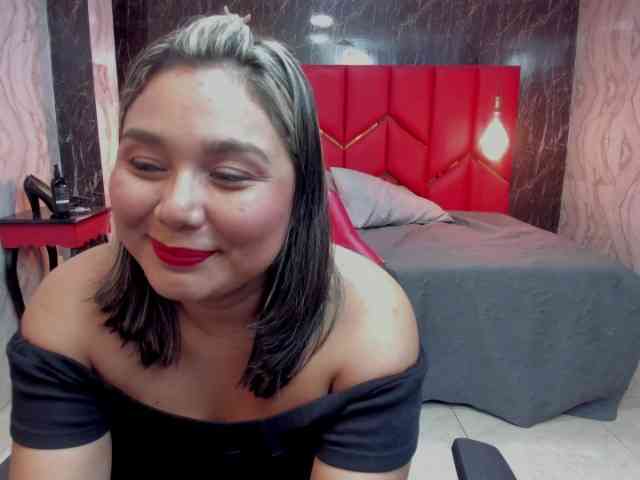 LatinaHoleQueen-1 webcam