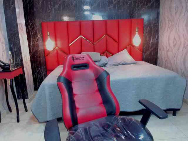 LatinaHoleQueen-1 webcam