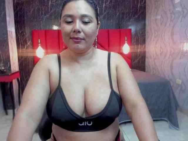 LatinaHoleQueen-1