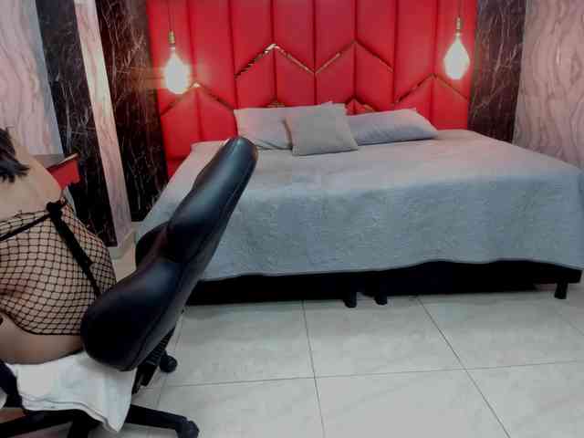 LatinaHoleQueen-1 webcam