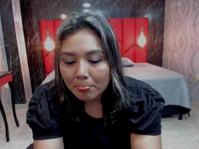 LatinaHoleQueen-1