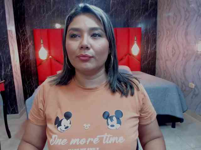 LatinaHoleQueen-1 webcam