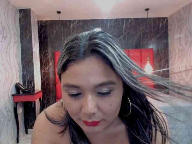 LatinaHoleQueen-1 webcam