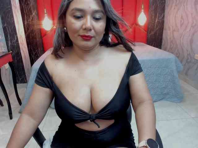 LatinaHoleQueen-1 webcam