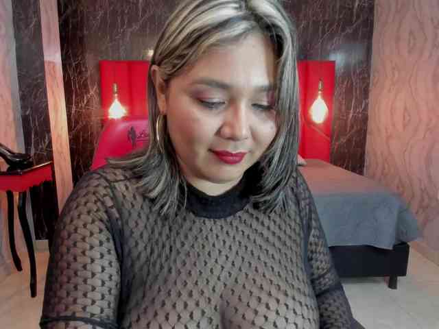 LatinaHoleQueen-1 webcam