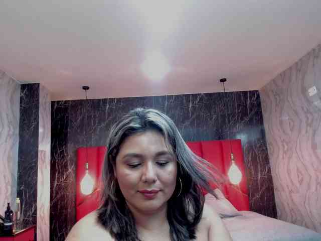 latinaholequeen-1's live room