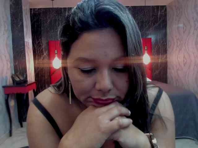 LatinaHoleQueen-1 webcam