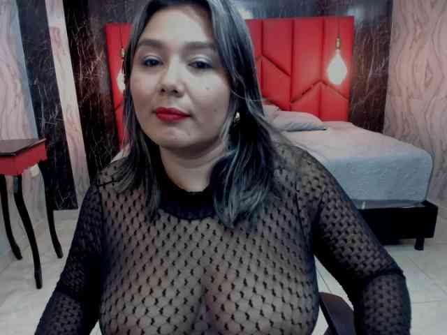 LatinaHoleQueen-1 webcam