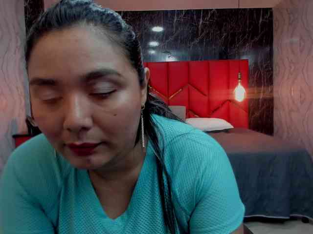 LatinaHoleQueen-1 webcam