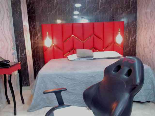 LatinaHoleQueen-1 webcam