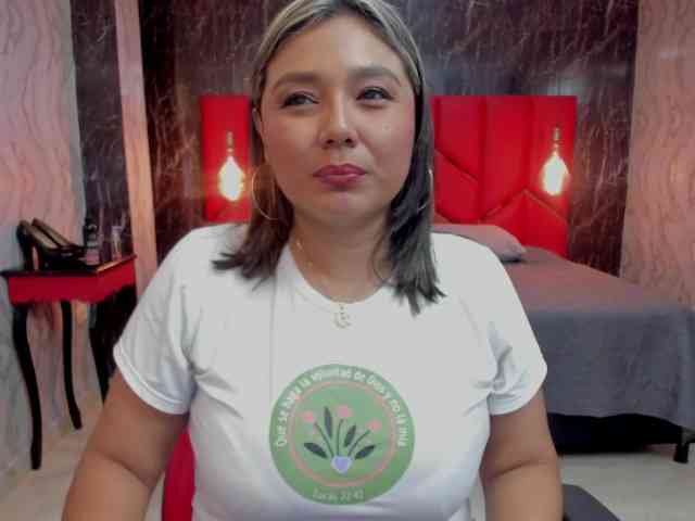 LatinaHoleQueen-1 webcam