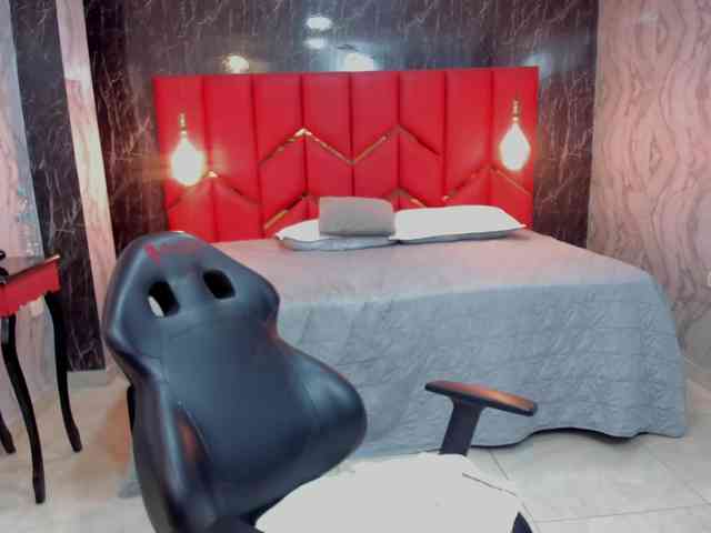 LatinaHoleQueen-1 webcam