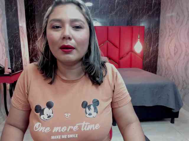 LatinaHoleQueen-1 webcam