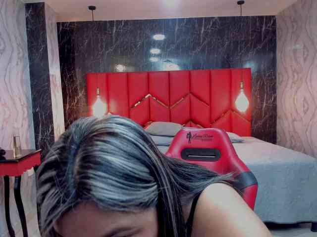 LatinaHoleQueen-1 webcam