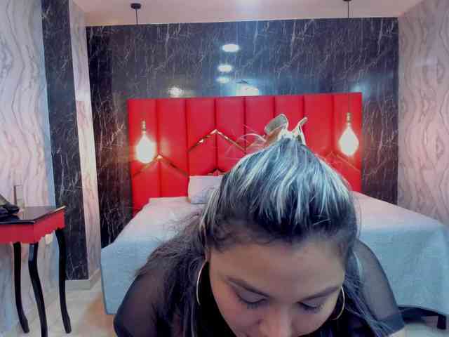 LatinaHoleQueen-1 webcam