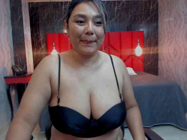 LatinaHoleQueen-1