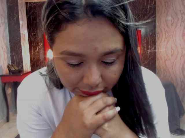 LatinaHoleQueen-1