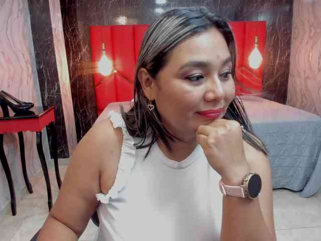 LatinaHoleQueen-1 webcam