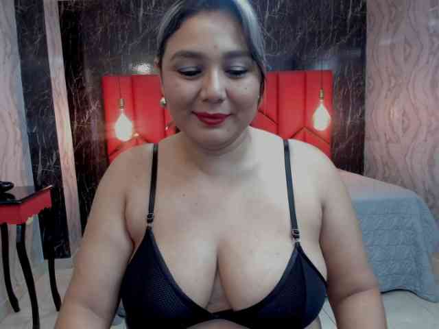 LatinaHoleQueen-1 webcam