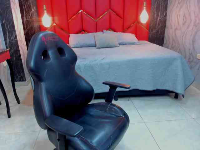 LatinaHoleQueen-1 webcam