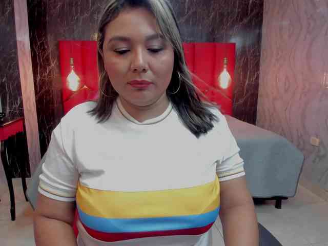 LatinaHoleQueen-1