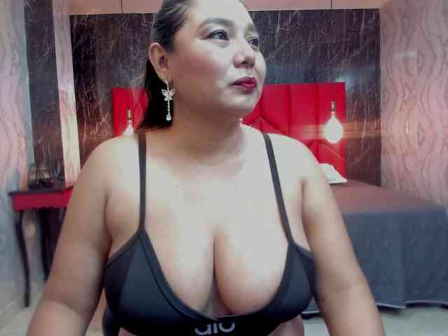 LatinaHoleQueen-1 webcam