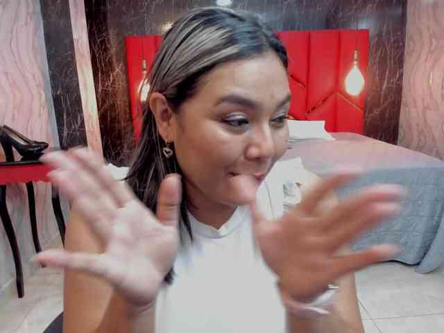 LatinaHoleQueen-1 webcam